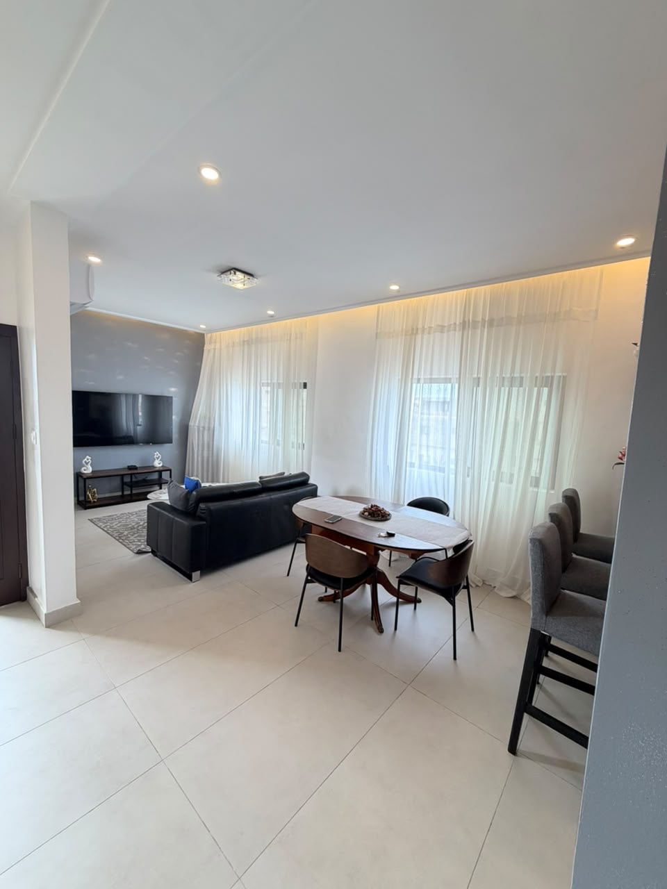 Appartement meublé haut standing T3 – Fidjrossè Plage - Image 3
